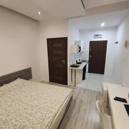 Micadas アパート ピアセチュノ